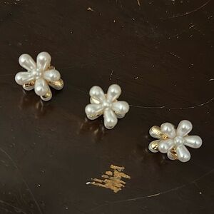 3 Tiny gold hair clips - pearls